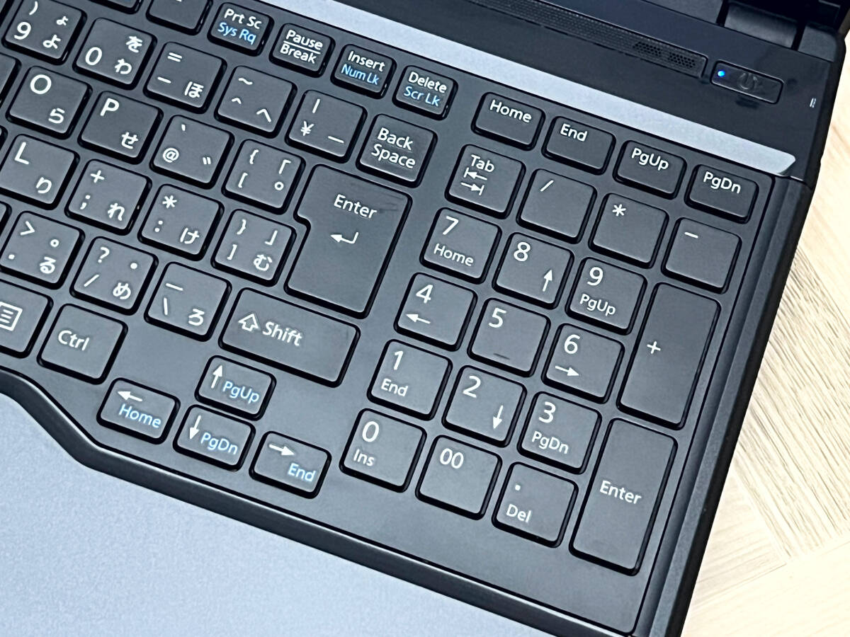 極上品/新型Window11搭載/富士通/爆速4世代CPU/カメラ/高速新品SSD256GB/驚異の８GBメモリ/DVD焼き/オフィス/ソフト多数！_画像4