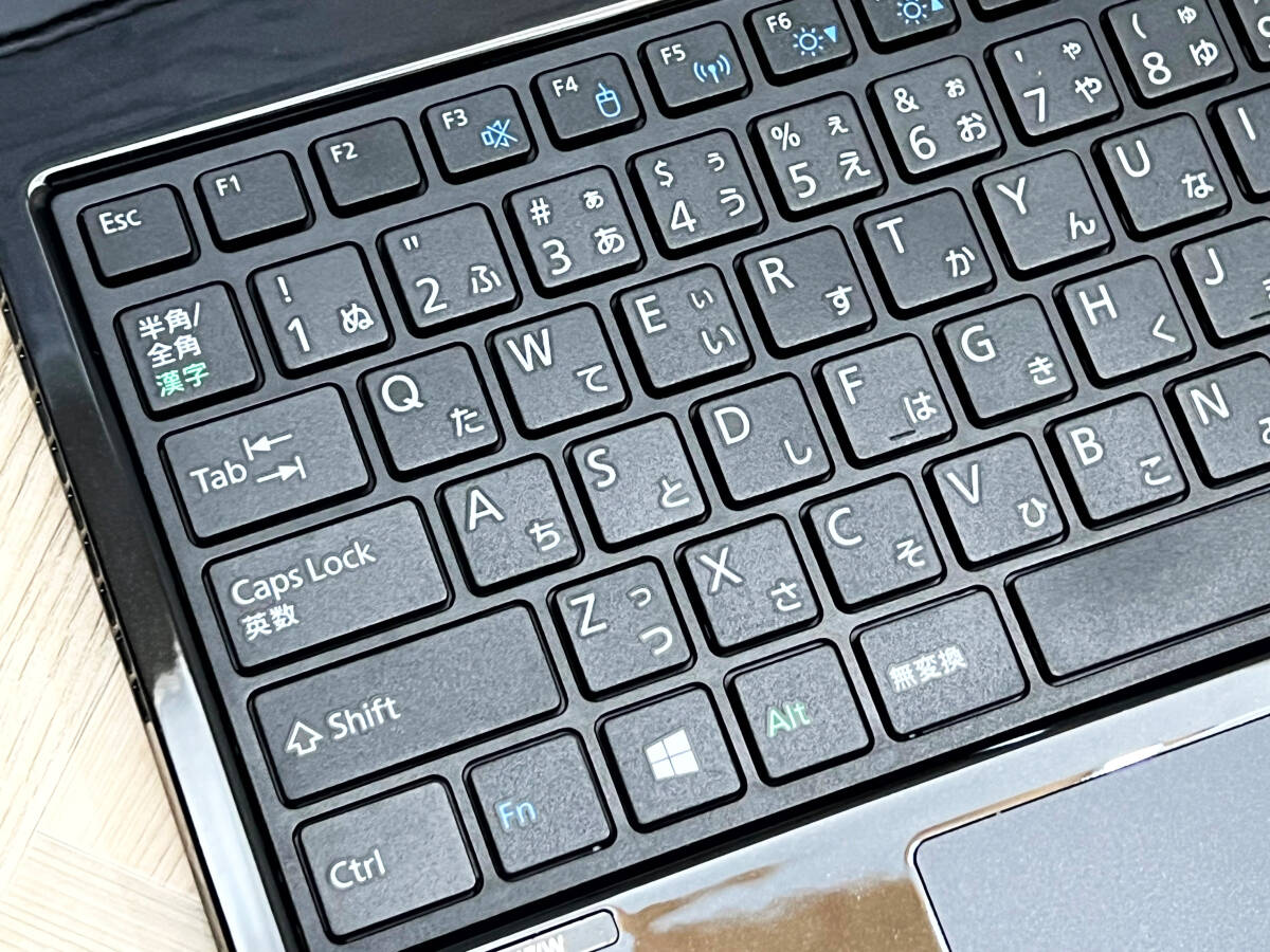 極上品/新型Window11搭載/富士通/爆速6世代CPU/カメラ/高速新品SSD256GB/驚異の８GBメモリ/DVD焼き/ブルーレイ/オフィス/ソフト多数！_画像5