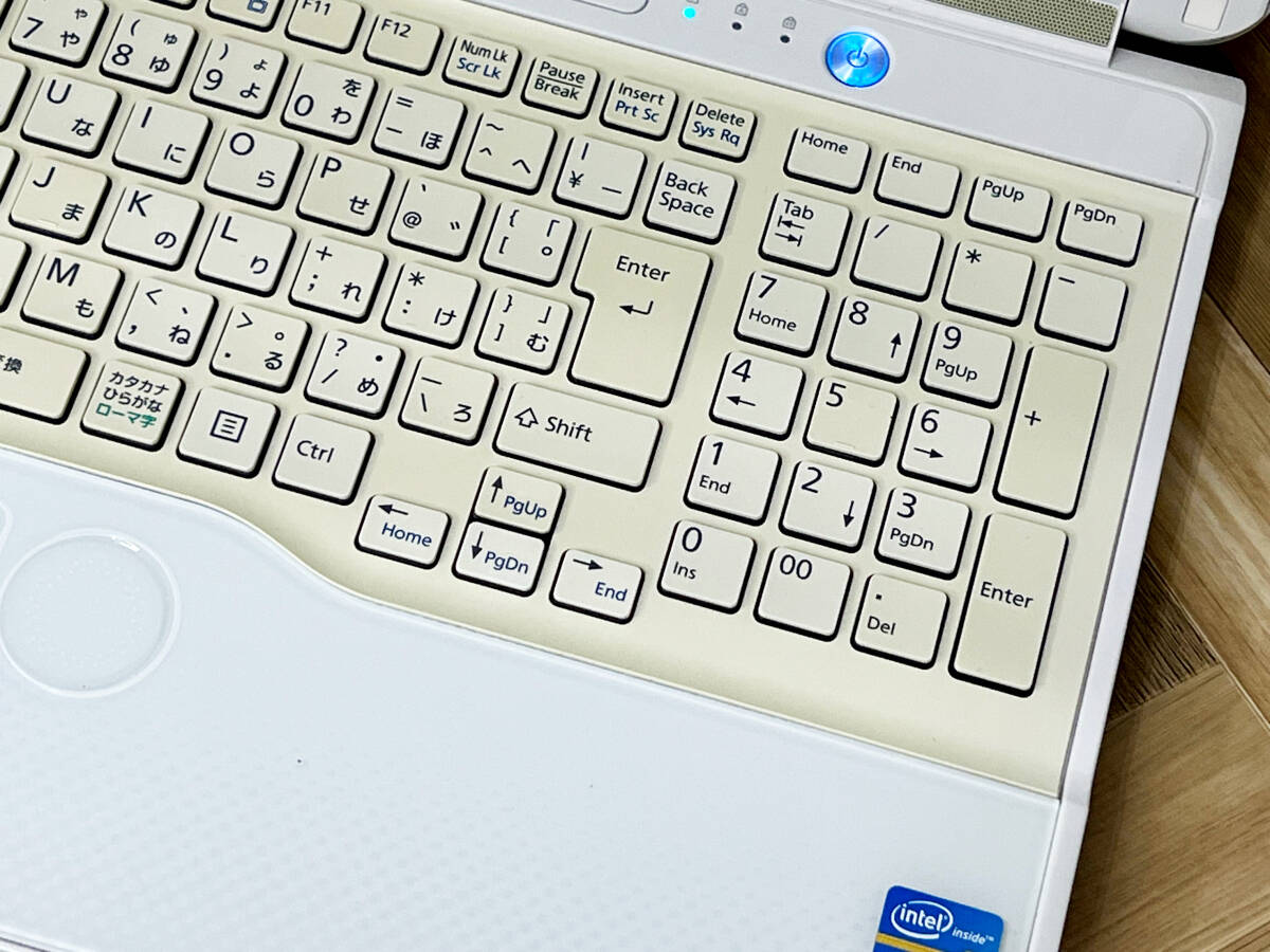 極上品/新型Window11搭載/富士通/爆速Core-i7搭載/カメラ/高速新品SSD512GB/即決１６GBメモリ/ブルーレイ/DVD焼き/オフィス/ソフト多数！_画像4