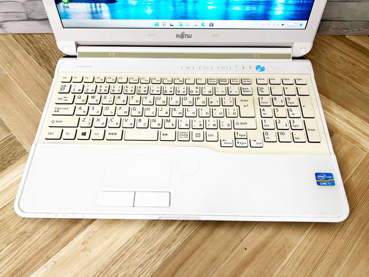 極上品/新型Window11搭載/富士通/爆速Core-i7搭載/カメラ/高速新品SSD512GB/即決１６GBメモリ/ブルーレイ/DVD焼き/オフィス/ソフト多数！_画像3