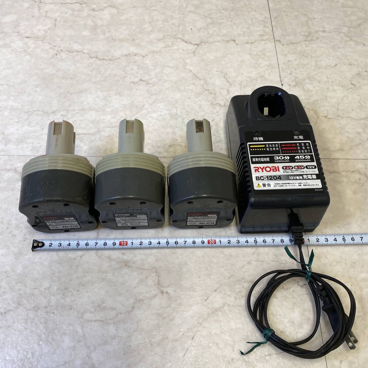 【送料無料】 リョービ 急速充電器 バッテリー3個セット 12V BC-1204 B-1203M1 RYOBI 充電確認済 現状品 A1108-3_画像2