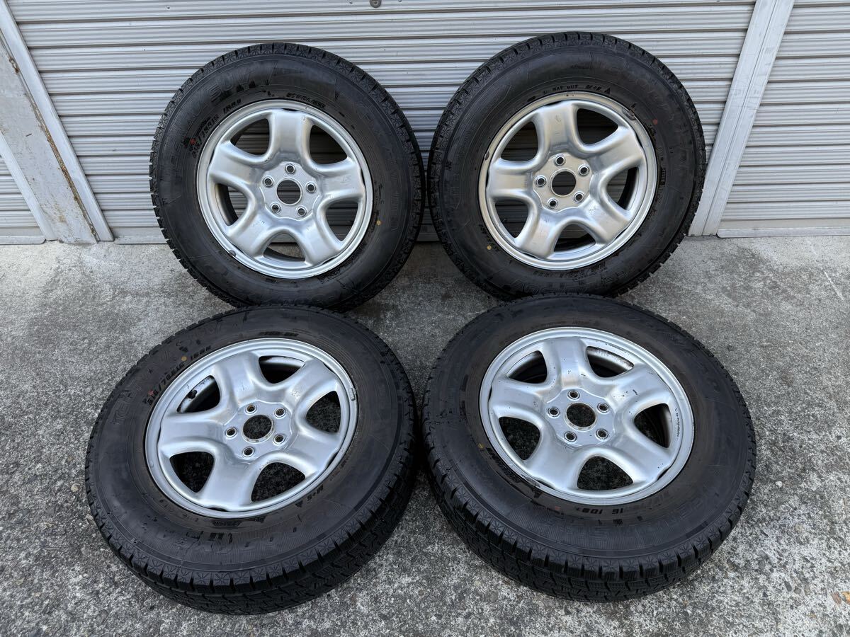 колесо есть зимние шины 215/70R16 Goodyear Ice навигация 2015 год производство 6.5J PCD114.3 5 дыра RAV4 Harrier Vanguard колесо есть зимние шины 215/70R16 Goodyear Ice навигация 2015 год производство 6.5J PCD114.3 5 дыра RAV4 Harrier Vanguard