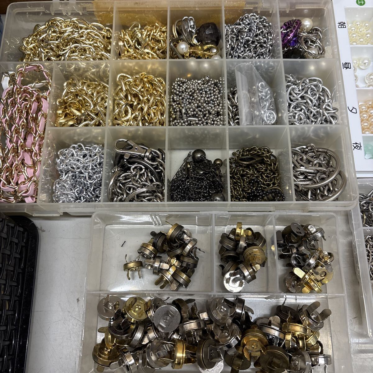 手芸 ハンドメイド ビーズ アクセサリー パーツ パール 金具 部品 布 アクセサリーパーツ 大量 まとめて_画像10