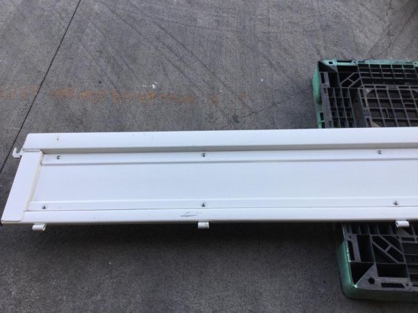 いすゞエルフ 新車外し サイドアオリ左 白 W3515mm*H398mm 厚み35mm 傷・汚れ有【発送不可】_画像1