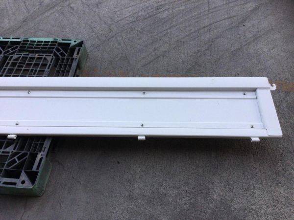 いすゞエルフ 新車外し サイドアオリ左 白 W3515mm*H398mm 厚み35mm 傷・汚れ有【発送不可】_画像3