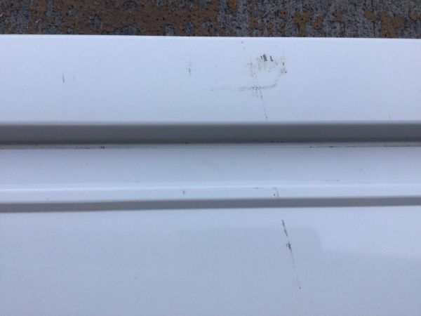 いすゞエルフ 新車外し サイドアオリ左 白 W3515mm*H398mm 厚み35mm 傷・汚れ有【発送不可】_画像5