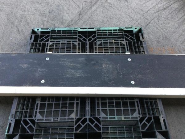 いすゞエルフ 新車外し サイドアオリ左 白 W3515mm*H398mm 厚み35mm 傷・汚れ有【発送不可】_画像8