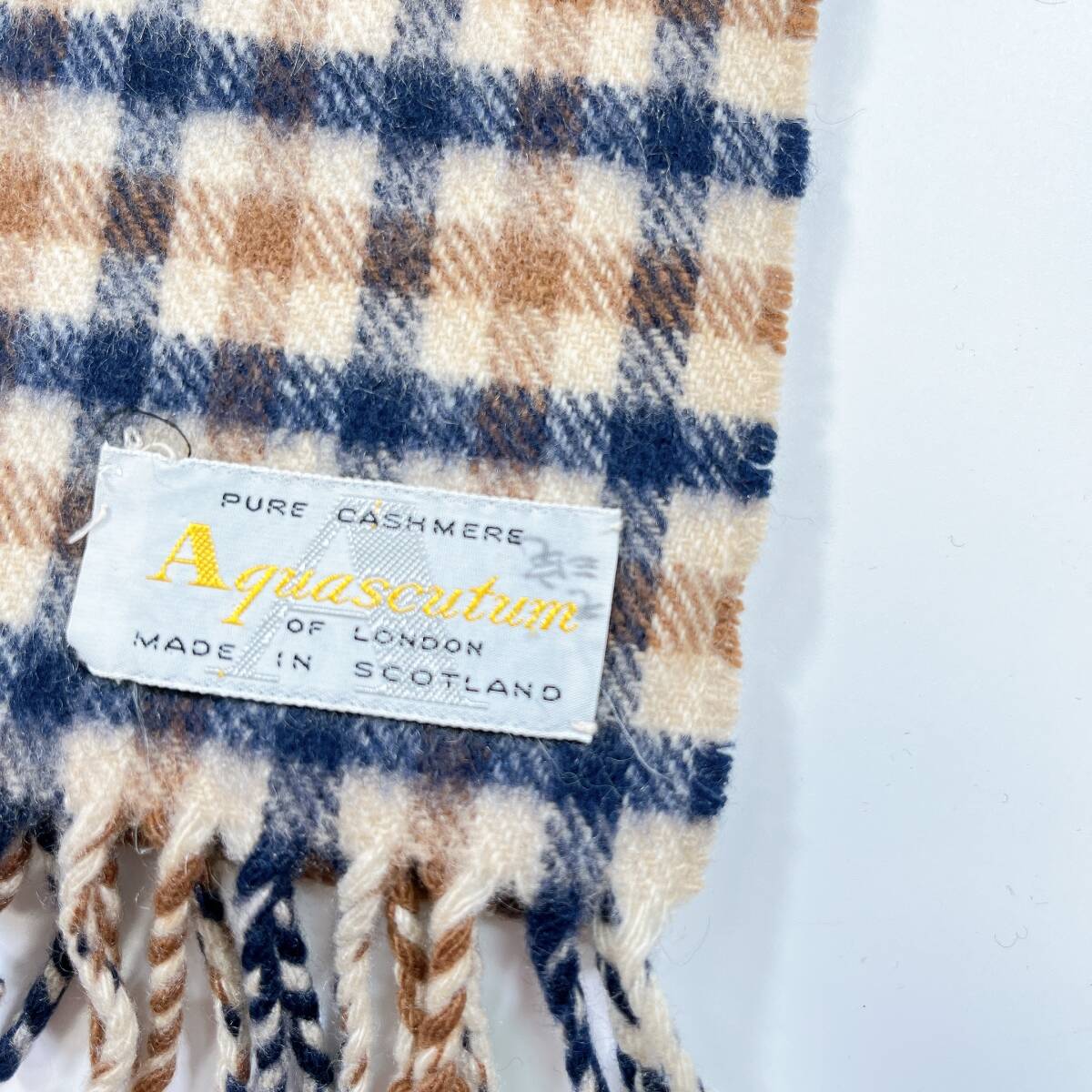 Aquascutum アクアスキュータム カシミヤ100 マフラー チェック スコットランド製 ユニセックス 通勤 通学 上品 きれいめ 暖か 冬物〇1167y_画像8