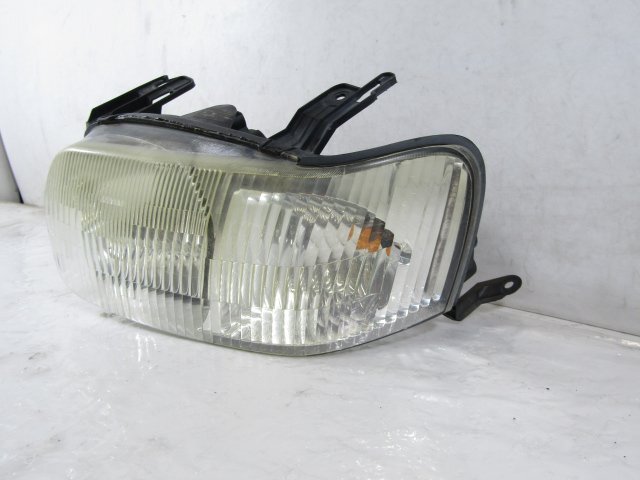 *[24G+KF3] Escape Ford EP3WF левая передняя фара левая фара [E104-51040]