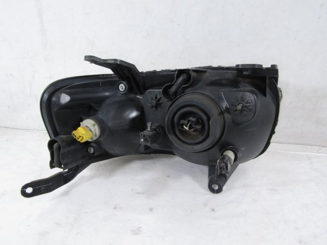 *[24G+KF3] Escape Ford EP3WF левая передняя фара левая фара [E104-51040]