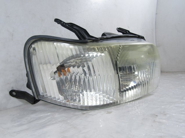 *[25G+KF2] Escape Ford EP3WF правая передняя фара правая фара [E104-51030]