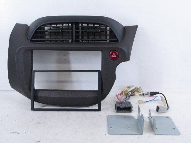 [61U E3] ホンダ GP2 フィットシャトル オーディオ枠 オーディオパネル エアコン吹き出し付 [77250-TF7-00-20]_画像1