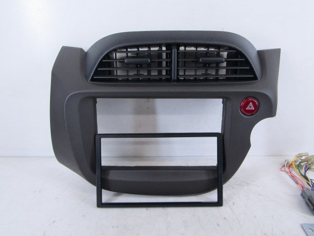 [61U E3] ホンダ GP2 フィットシャトル オーディオ枠 オーディオパネル エアコン吹き出し付 [77250-TF7-00-20]_画像2