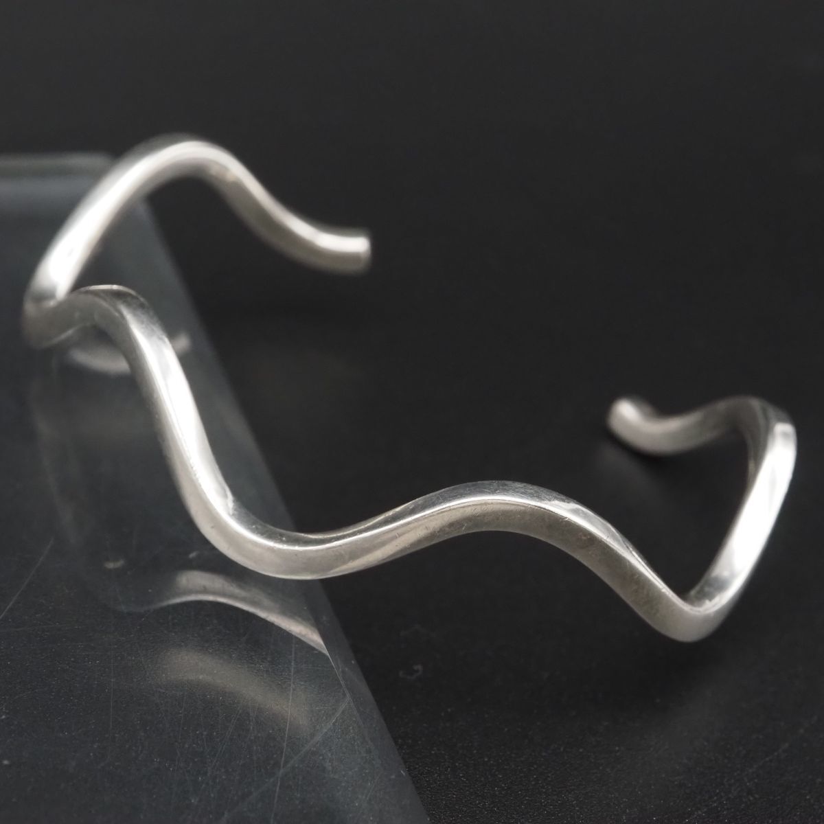 H430 アルズニ? ALZUNI? AZ950刻印 バングル デザイン シルバー 腕輪_画像2