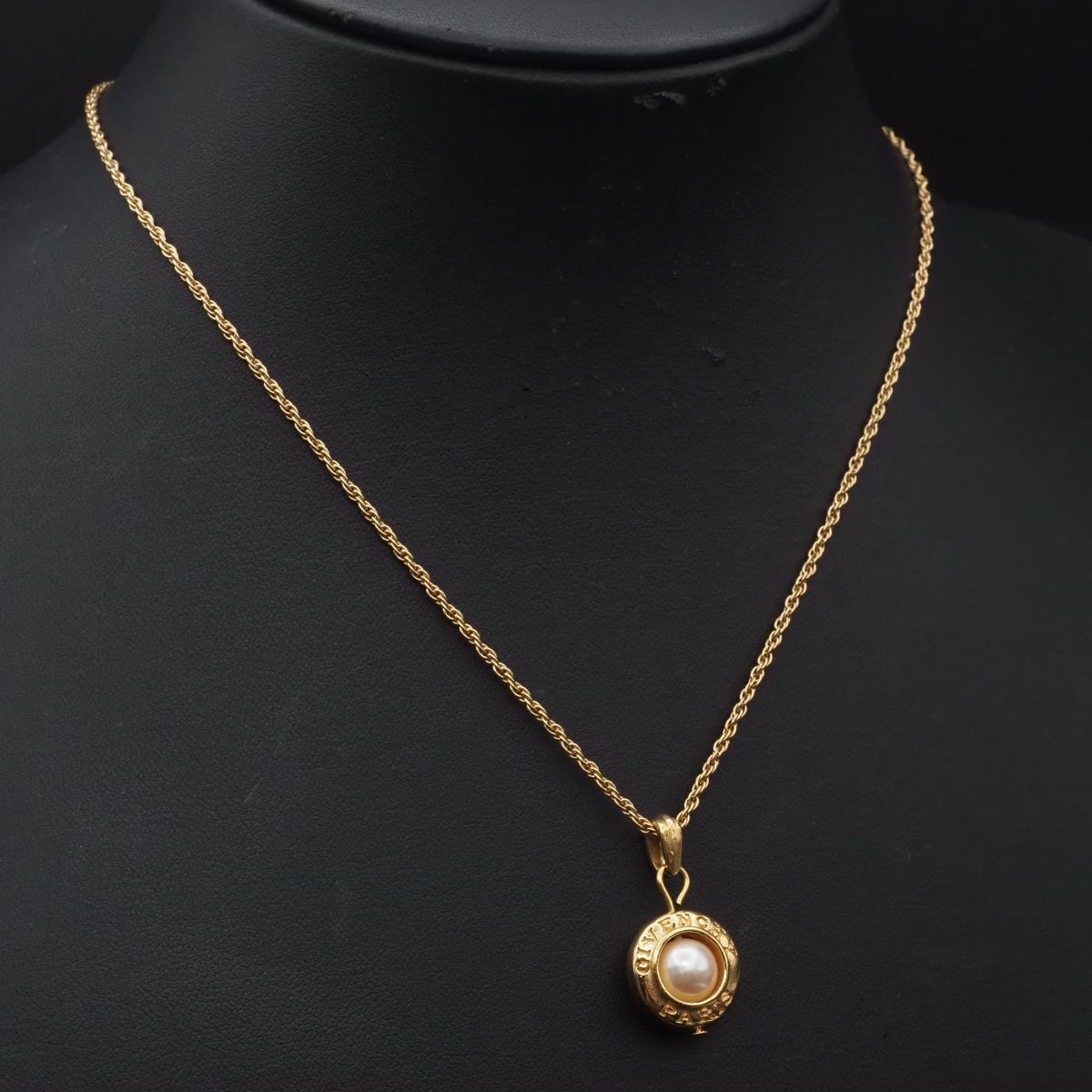 H300 ジバンシイ GIVENCHY PARIS ペンダント ネックレス ロゴ フェイクパール ゴールド デザイン_画像3