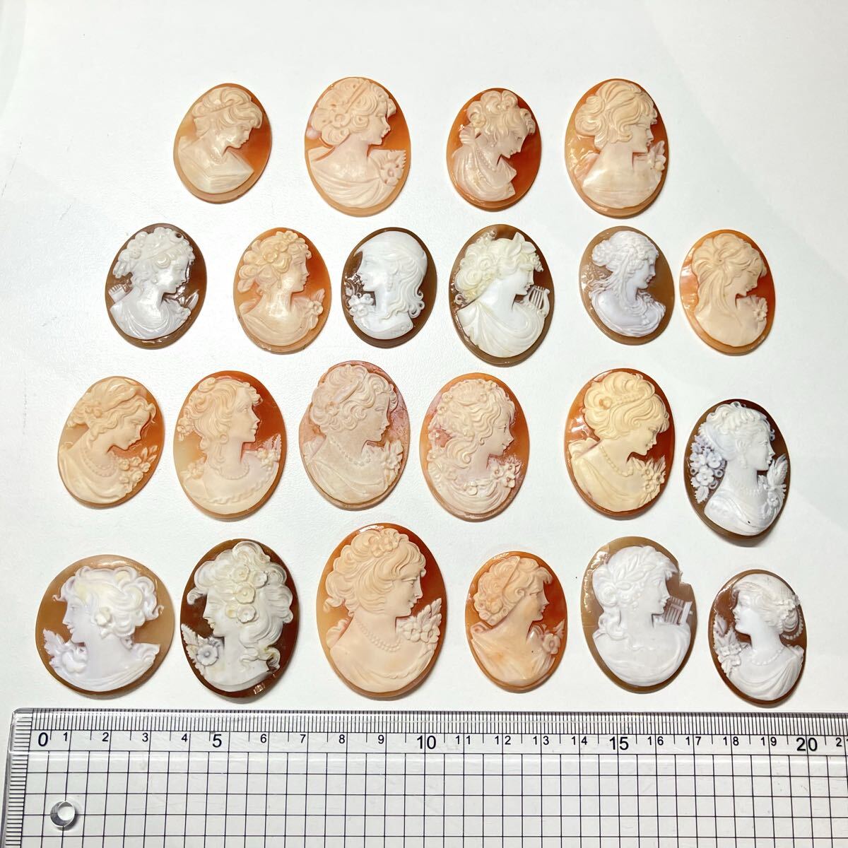 大量!!◆シェルカメオおまとめ118.6g◆n 約593ct ルース 裸石 shell cameo ブローチ 貴婦人 彫刻 アンティーク 作家物 w3マ110_画像1