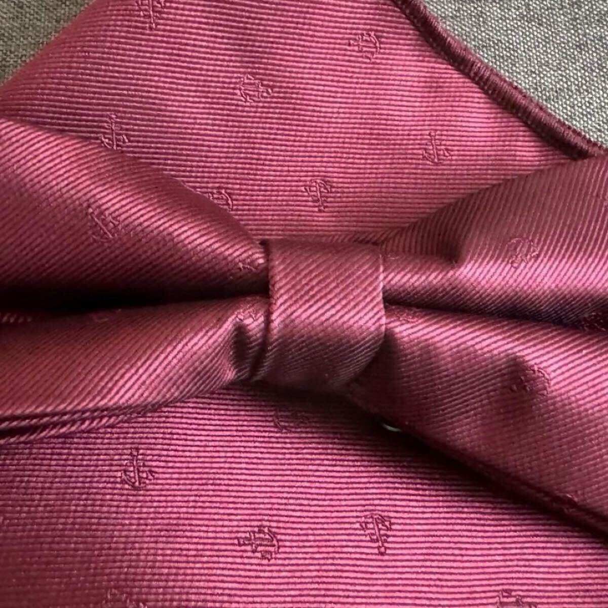 蝶ネクタイ ワインレッド 碇柄 NO19 パーティー 挙式 おしゃれ かっこいい 赤 高級感 派手 大人 シンプル メンズ 大人 赤 ネクタイ 目立つ_画像4