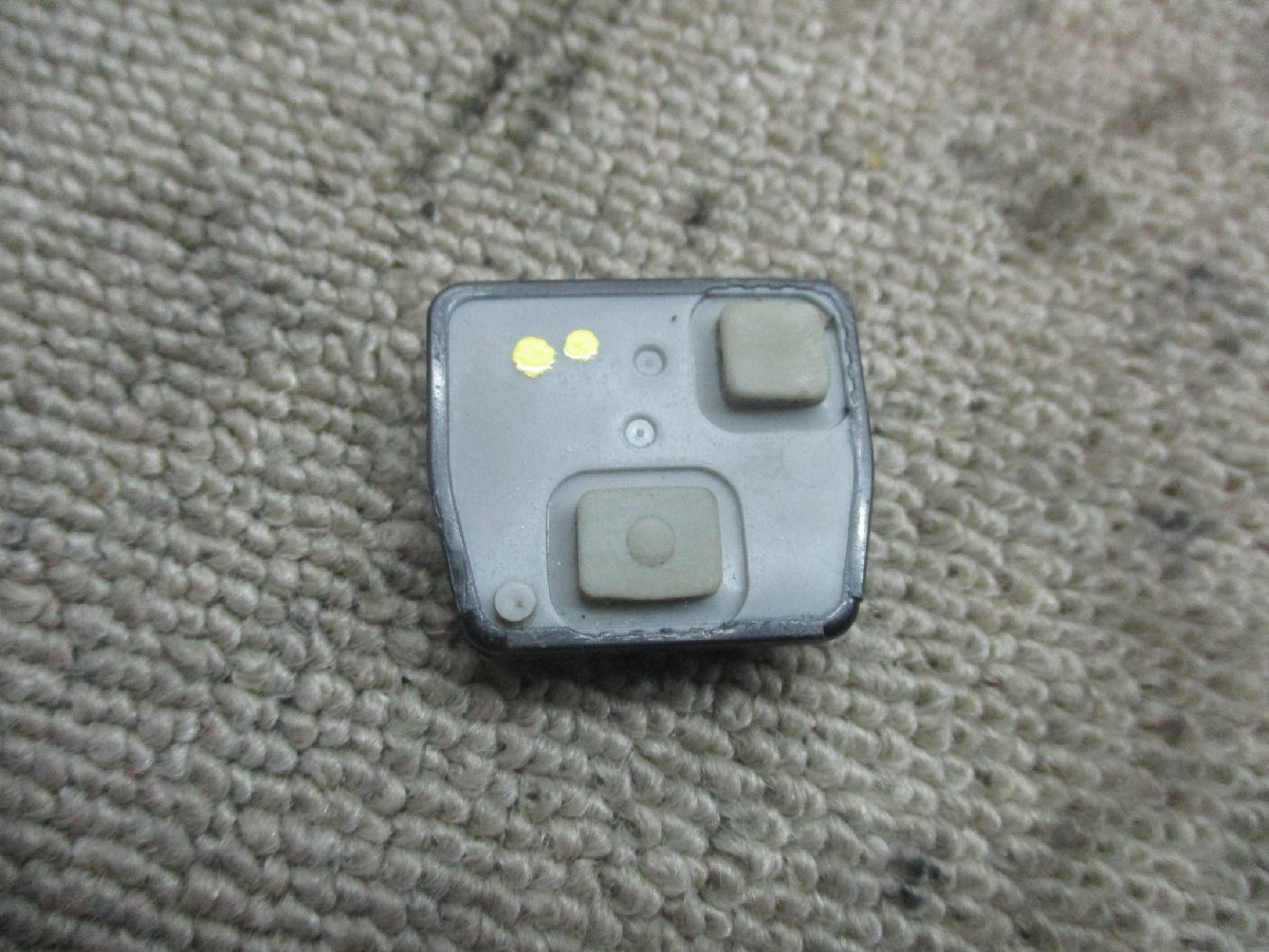 ☆送料無料☆【071104】H17年・ダイハツ・ムーヴラテ・L550S・キーレス送信機のみ・2ボタン_画像1