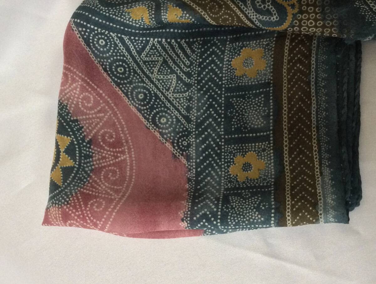 美品 ★ETROエトロ イタリア製　シルクストール スカーフ マフラー　クリーニング済み_画像2