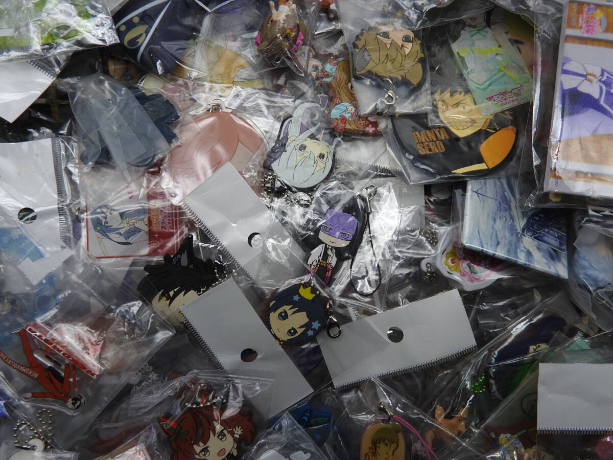 [ много ] аниме смешанные товары совместно примерно 500 пункт * брелок для ключа s смешанные товары жестяная банка bachi др. ... лезвие лошадь . Tokyo li Ben ja-z др. * б/у & не использовался товар R472