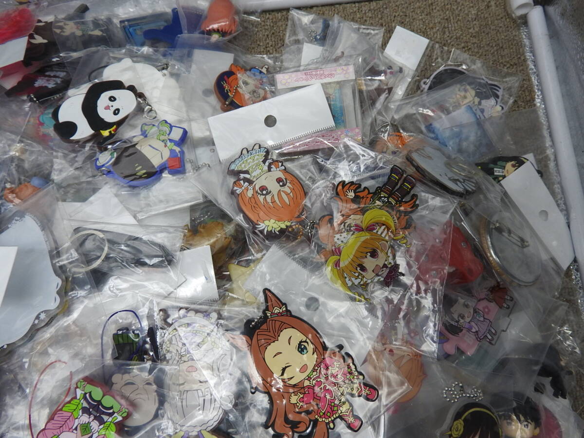[ много ] аниме смешанные товары совместно примерно 500 пункт * брелок для ключа s смешанные товары жестяная банка bachi др. ... лезвие лошадь . Tokyo li Ben ja-z др. * б/у & не использовался товар R472