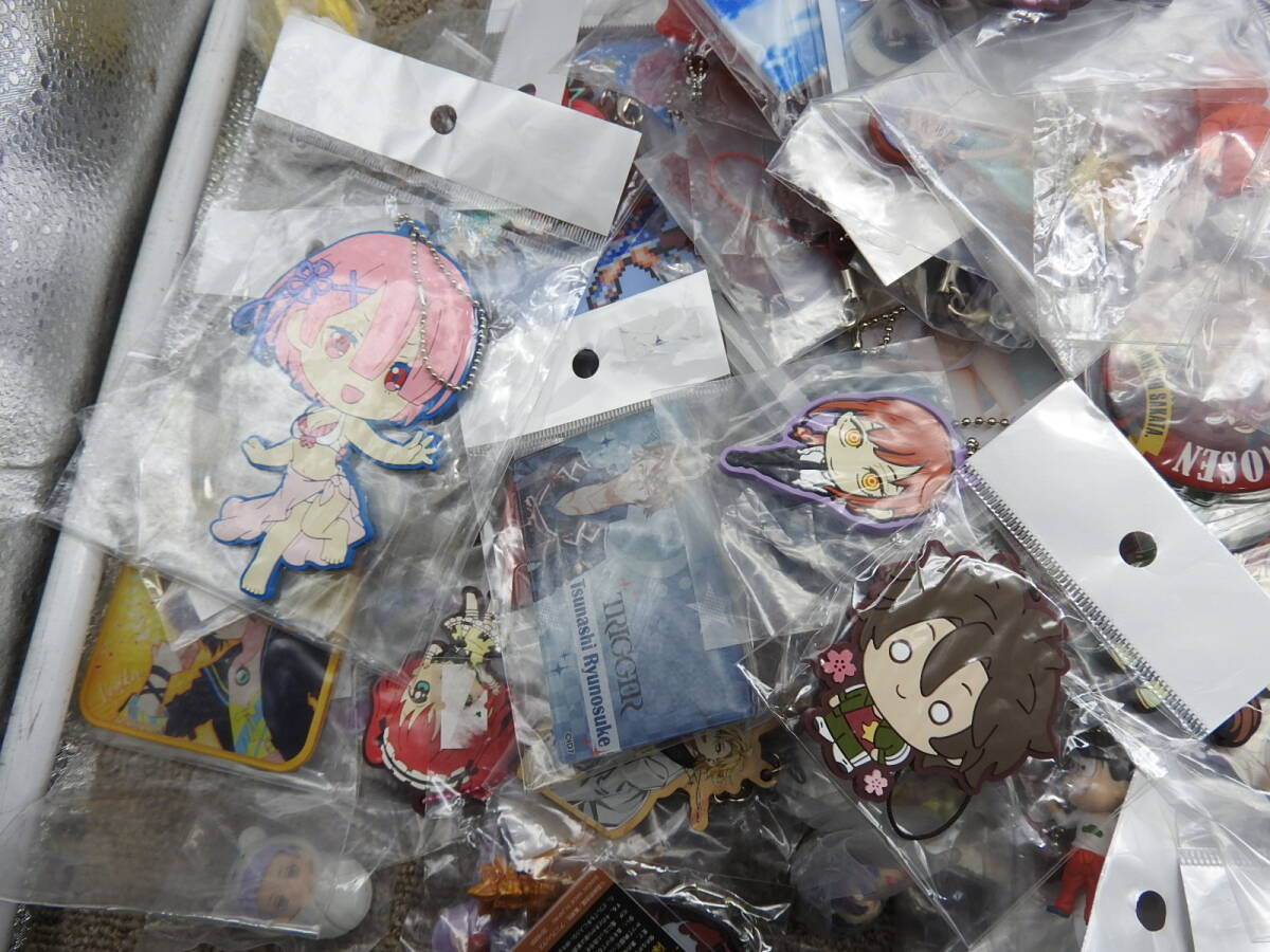 [ много ] аниме смешанные товары совместно примерно 500 пункт * брелок для ключа s смешанные товары жестяная банка bachi др. ... лезвие лошадь . Tokyo li Ben ja-z др. * б/у & не использовался товар R472
