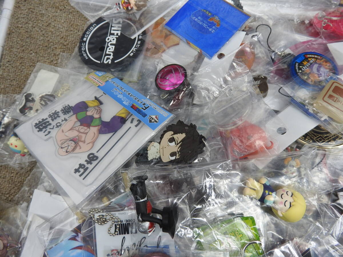 [ много ] аниме смешанные товары совместно примерно 500 пункт * брелок для ключа s смешанные товары жестяная банка bachi др. ... лезвие лошадь . Tokyo li Ben ja-z др. * б/у & не использовался товар R472
