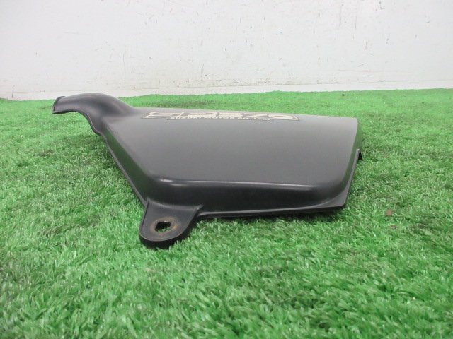 A7L24 スズキ SP370 サイドカバー 右 O_画像2