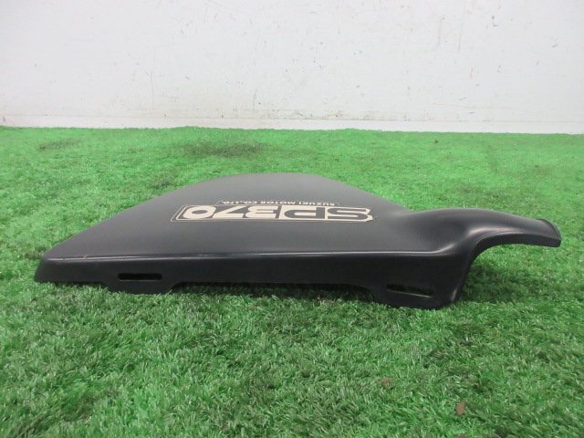 A7L24 スズキ SP370 サイドカバー 右 O_画像4