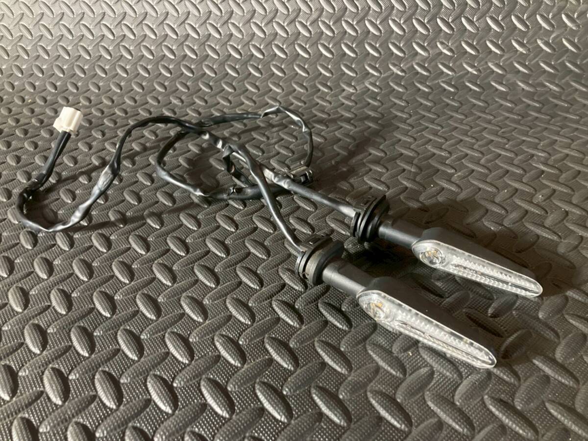 兵庫県明石市より発送！ヤマハ MT系純正 LEDウィンカー　2個セット　点灯未確認　レターパックプラスにて発送！　検)MT03MT07MT09_画像1