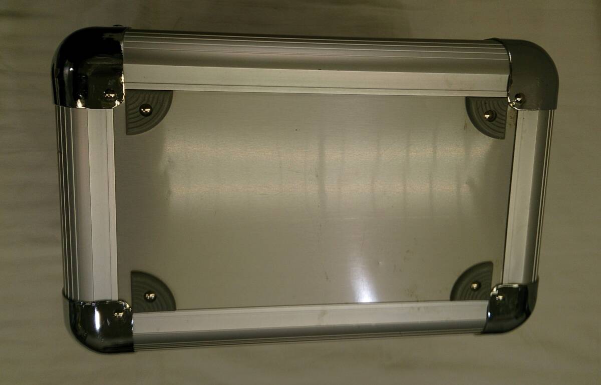 【佐川発送】メーカー不明／バニティーケース／メイクボックス／ダイヤルロックあり／シルバー_画像7