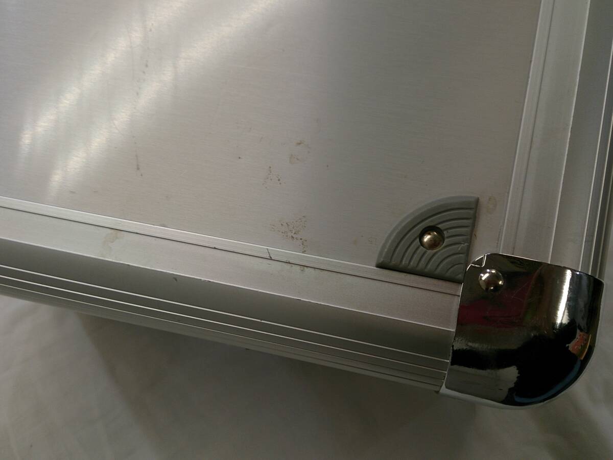 【佐川発送】メーカー不明／バニティーケース／メイクボックス／ダイヤルロックあり／シルバー_画像8