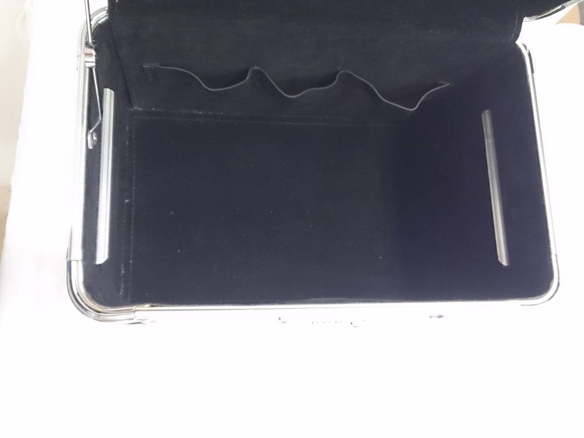 【佐川発送】メーカー不明／バニティーケース／メイクボックス／ダイヤルロックあり／シルバー_画像3