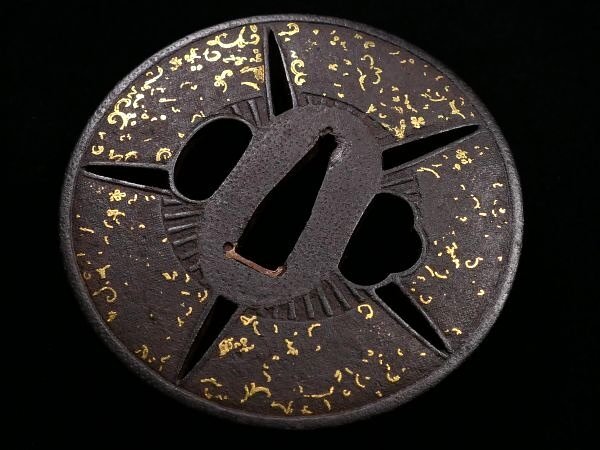  это .[. склон ..]. шедевр! [...... map ] золотой .. длина диаметр : примерно 8cm толщина : примерно 5mm -слойный толщина . металлический земля большой гарда меча [ дешево цена . departure ]d048