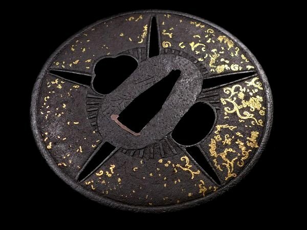  это .[. склон ..]. шедевр! [...... map ] золотой .. длина диаметр : примерно 8cm толщина : примерно 5mm -слойный толщина . металлический земля большой гарда меча [ дешево цена . departure ]d048