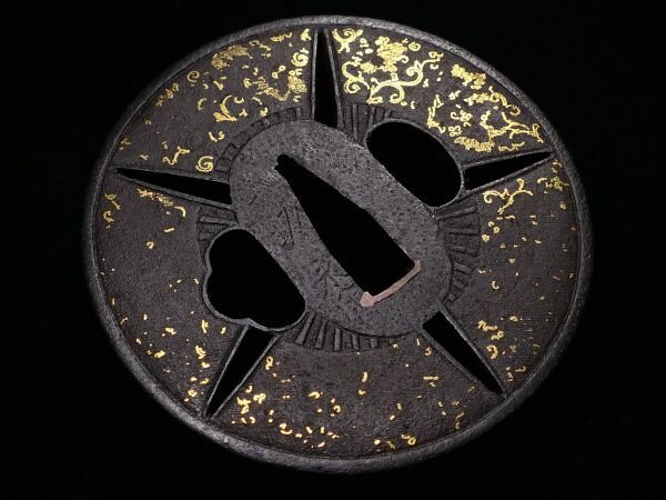  это .[. склон ..]. шедевр! [...... map ] золотой .. длина диаметр : примерно 8cm толщина : примерно 5mm -слойный толщина . металлический земля большой гарда меча [ дешево цена . departure ]d048