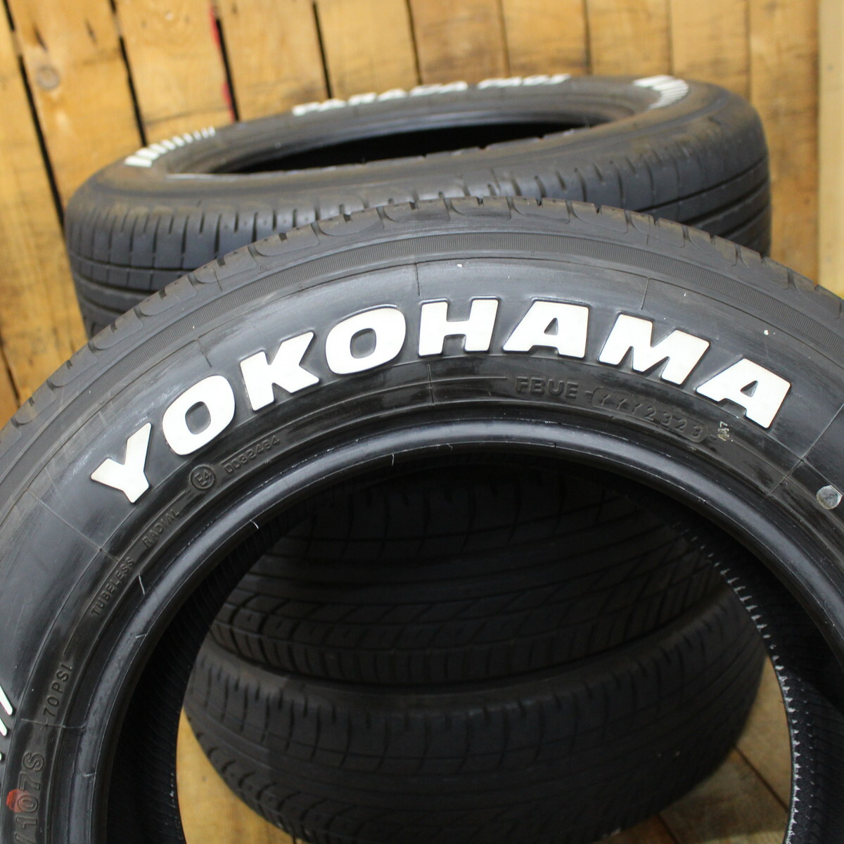 200系 ハイエース NV350 キャラバン 他 YOKOHAMA ヨコハマ パラダ PA03 215/65R16 109/107S ホワイトレター 2023年製 タイヤ 4本SET_画像2