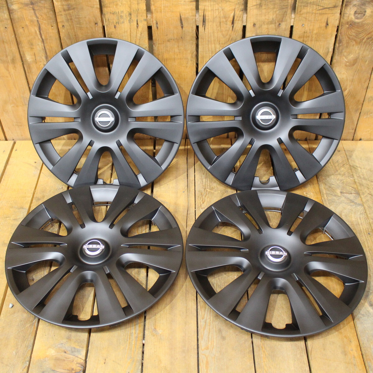 新品塗装品 マットブラック NISSAN ニッサン NV350 キャラバン ホイールキャップ 4枚1台分 15インチ 新車外し品 純正品番 40315-1GK0A_画像1