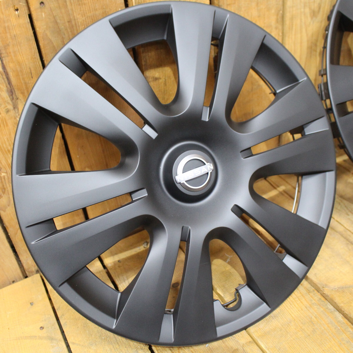 新品塗装品 マットブラック NISSAN ニッサン NV350 キャラバン ホイールキャップ 4枚1台分 15インチ 新車外し品 純正品番 40315-1GK0A_画像3