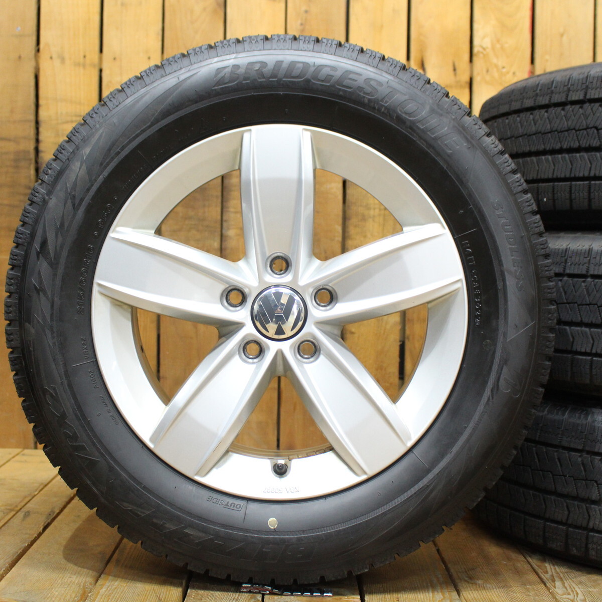VW フォルクスワーゲン ザビートル 純正 16インチ 6.5J+44 ブリヂストン VRX2 215/60R16 22年製 スタッドレス タイヤホイール 4本SET_画像1