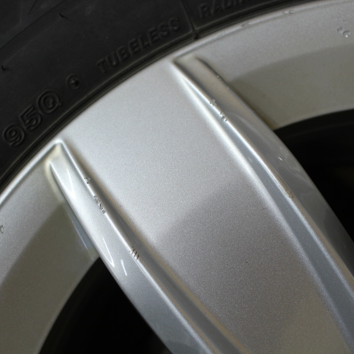 VW フォルクスワーゲン ザビートル 純正 16インチ 6.5J+44 ブリヂストン VRX2 215/60R16 22年製 スタッドレス タイヤホイール 4本SET_画像4