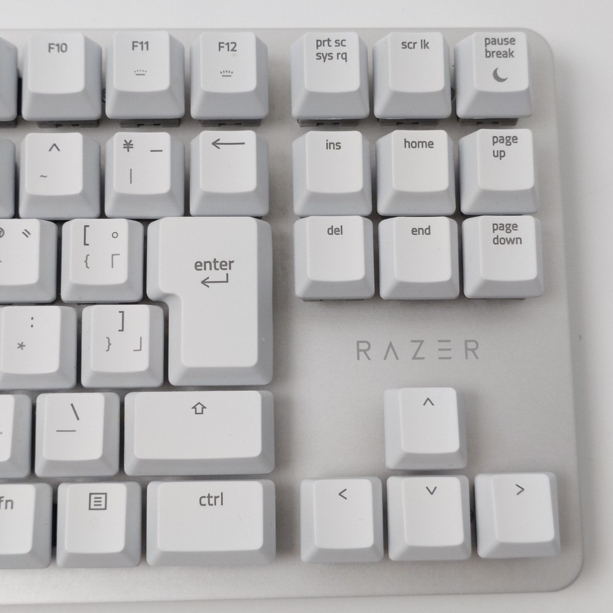 送料無料■美品■RAZER キーボード BLACKWIDOW Mercury White RZ03-02640800-R3J1_画像2