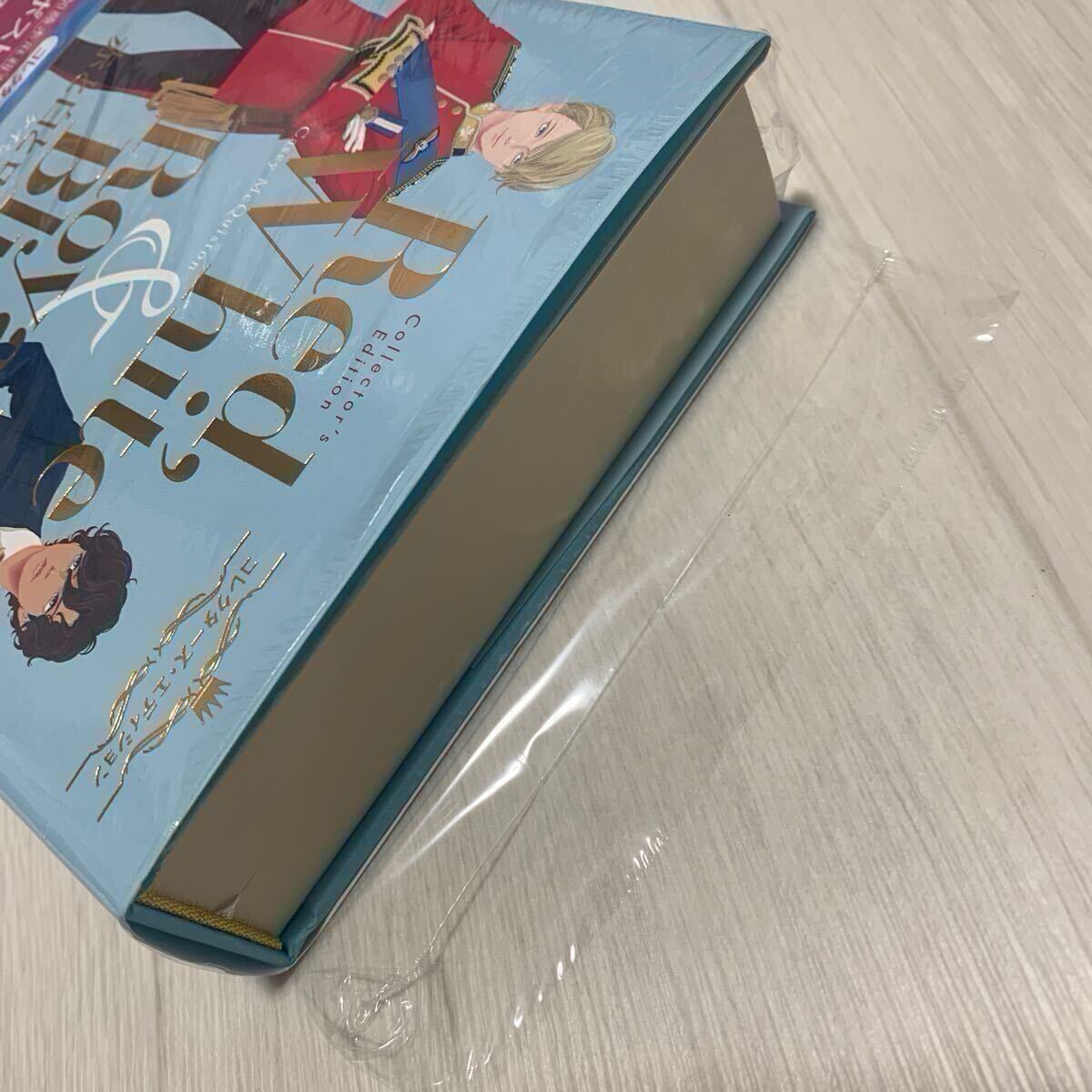 初版★赤と白とロイヤルブルー★コレクターズ・エディション★非売品 限定 缶バッジ★特典 ポストカード 3種★非売品 フリーペーパー 3種_画像4