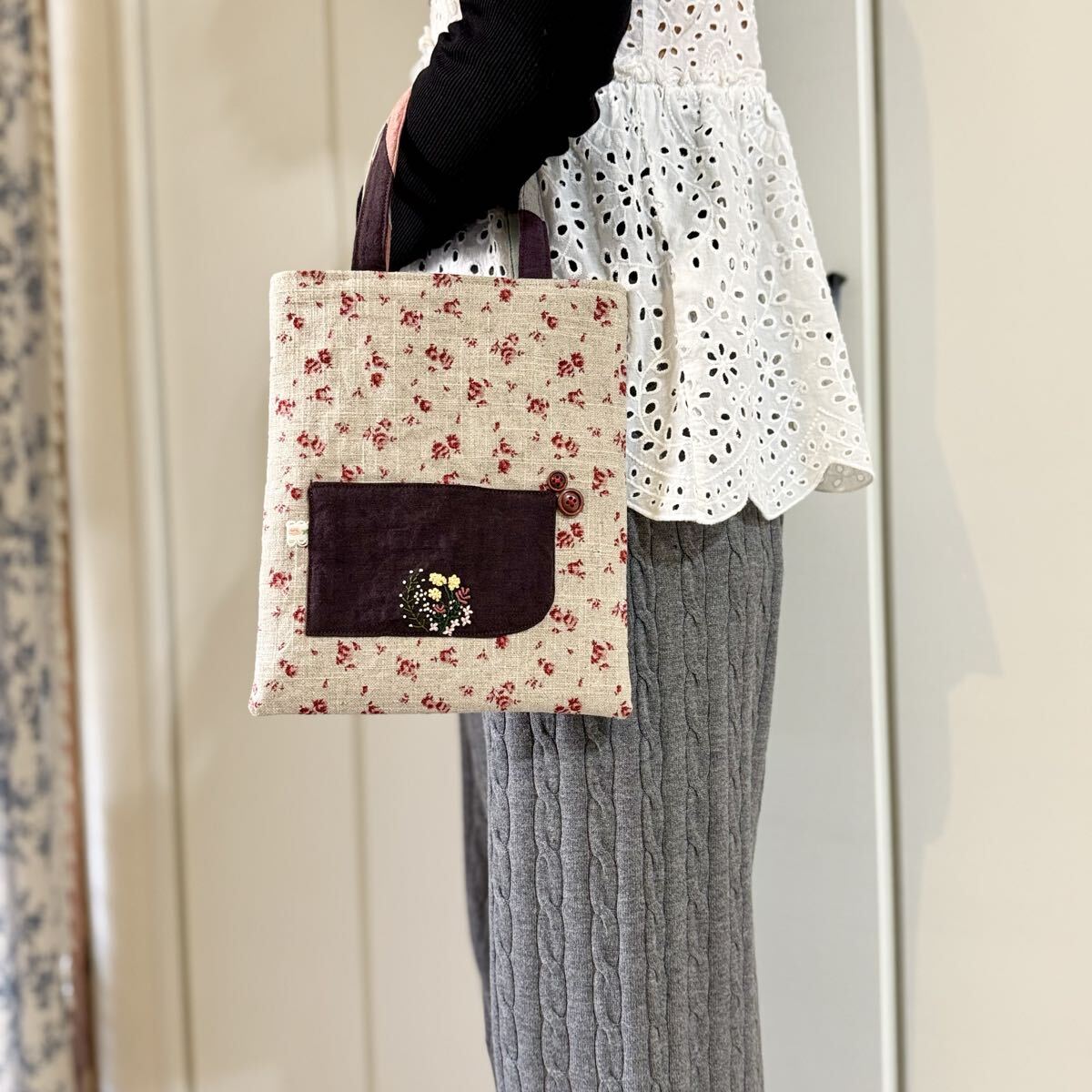 手刺繍の贈り物　コットンリネン　トートバッグ　小さなサブバッグ　刺繍_画像9