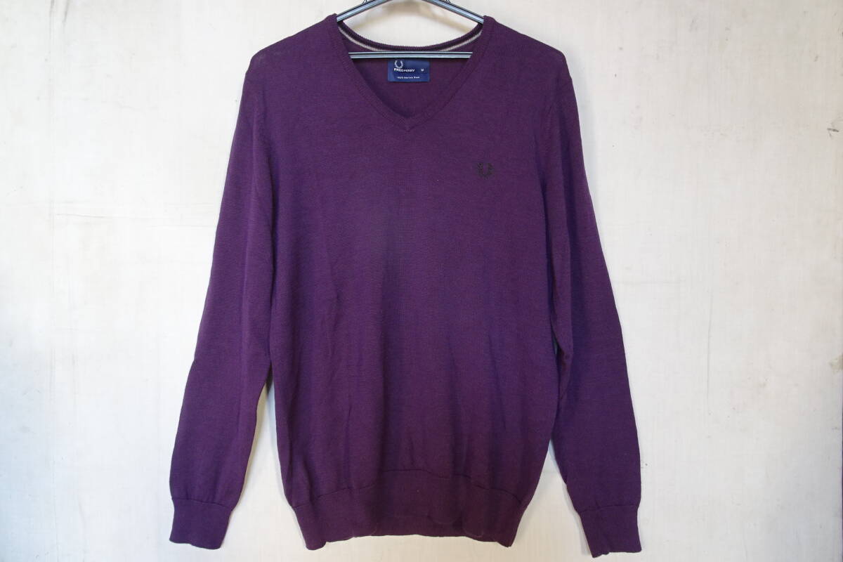 FRED PERRY/フレッドペリー/長袖セーター/薄手ニット/メリノウール/Vネック/ワンポイントししゅう/紫/パープル/Mサイズ(11/26R7)_画像1