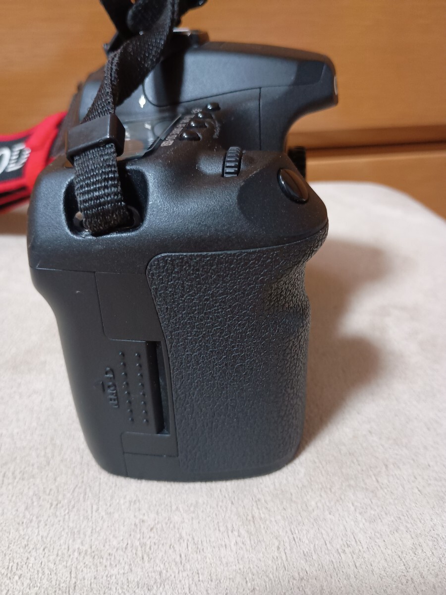 CANON EOS 50D、かなりの美品、完動品です。シャッター回数約11,700回。付属品も多く、たいへんお買得なセットです_画像6