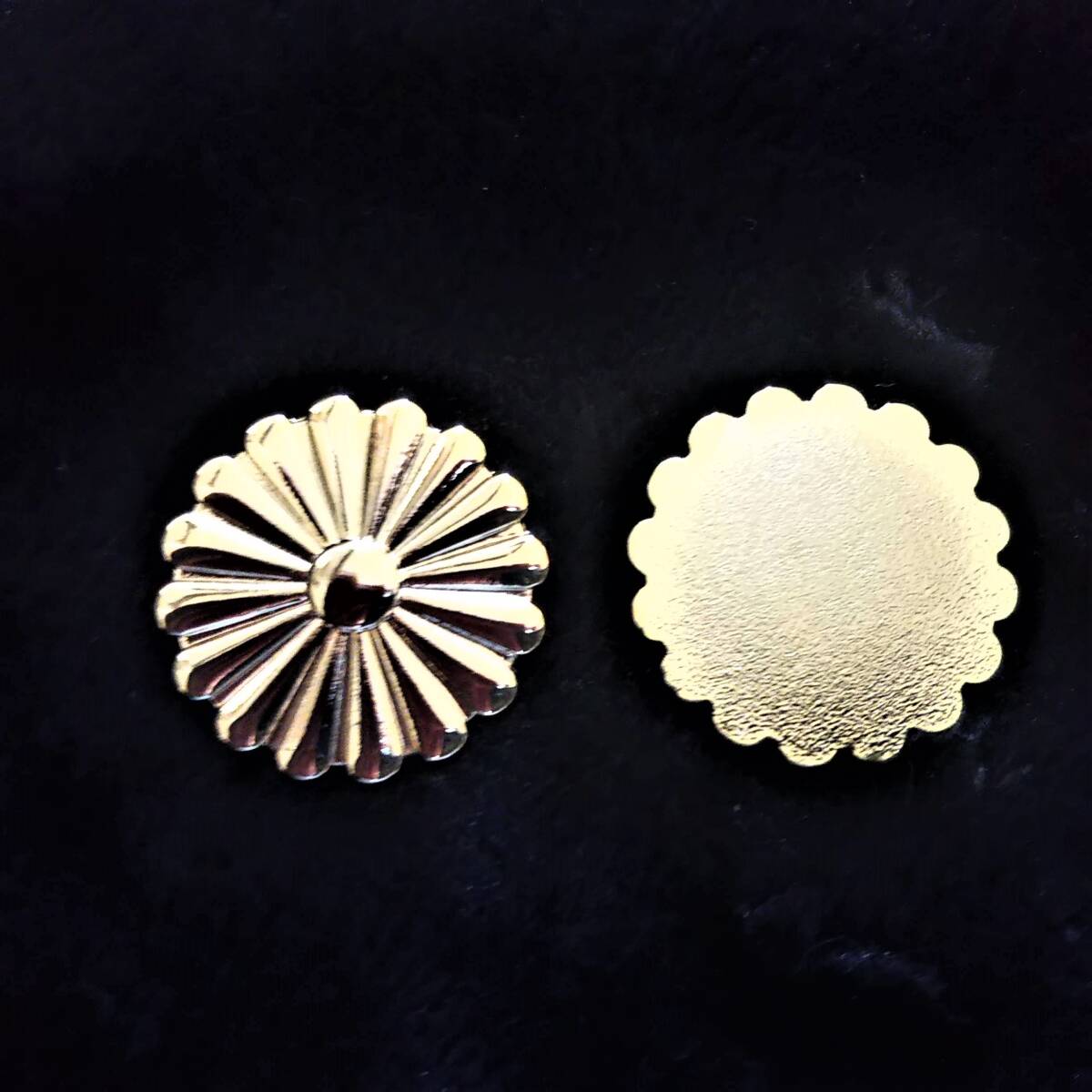 菊紋エンブレム 2枚1セット 菊の御紋 天皇 右翼_画像2