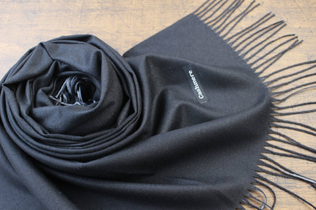 新品【カシミア Cashmere】リバーシブル 無地×無地 ブラック×チャコールグレー BLACK×C.GRAY ライトタッチ 大判ストール/マフラー_画像2