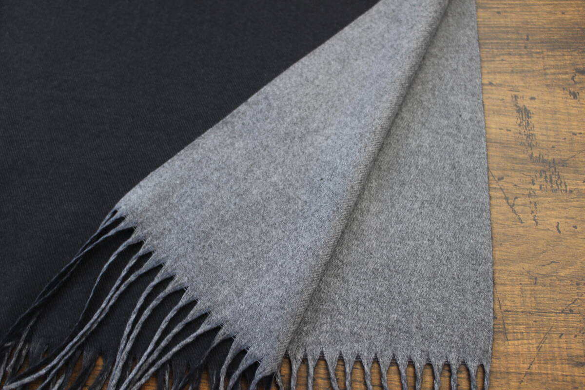 新品【カシミア Cashmere】リバーシブル 無地×無地 ブラック×チャコールグレー BLACK×C.GRAY ライトタッチ 大判ストール/マフラー_画像4