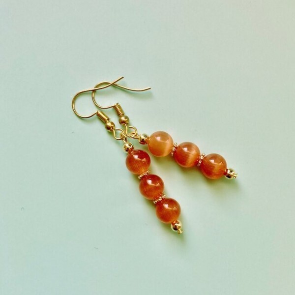 キャッツアイ ピアス(レッド) フックピアス 8mm (シルバー) イヤリング、樹脂フック変更可 樹脂ピアス シンプル ハンドメイド_画像1